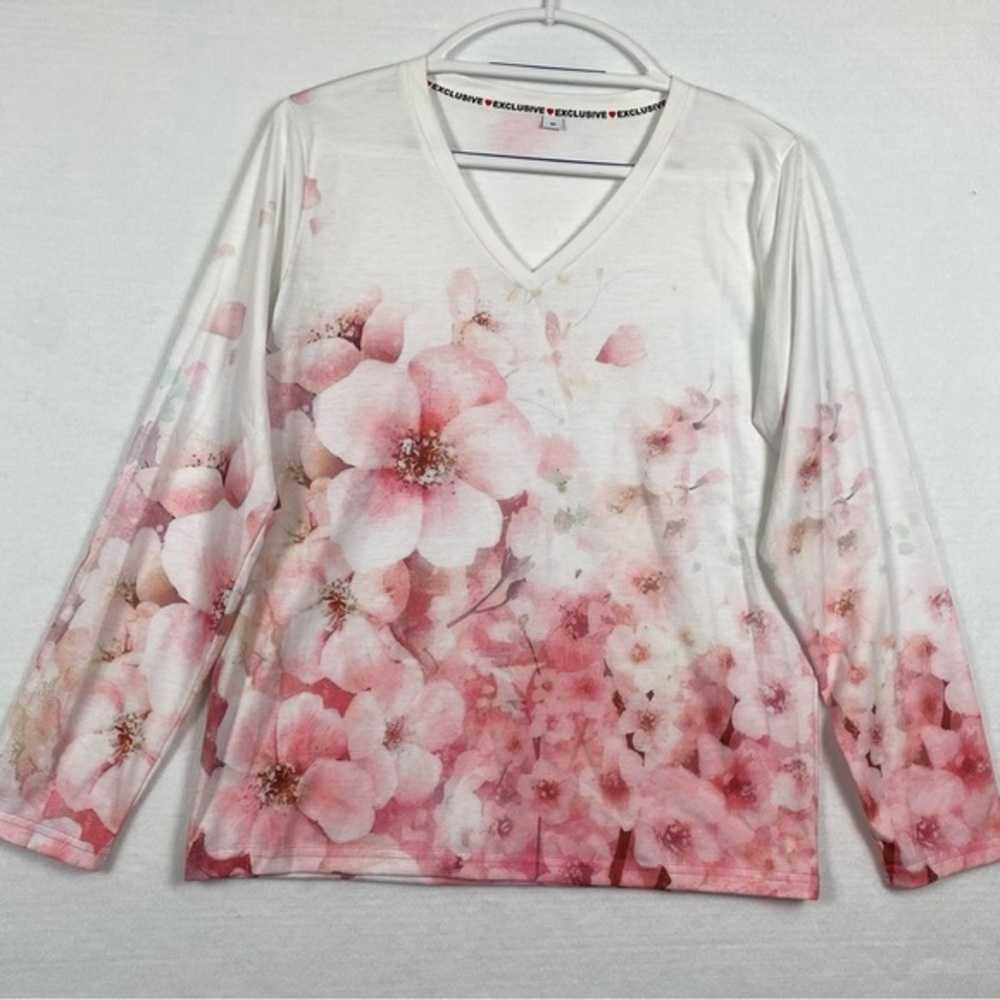 Exclusive Heart | Long Sleeve V-Neck White‎ &’ Soft Pink Floral Top | Medium |